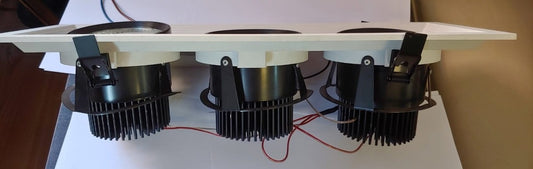 60 Watt 4000K 3'lü Oynar Başlı Downlight